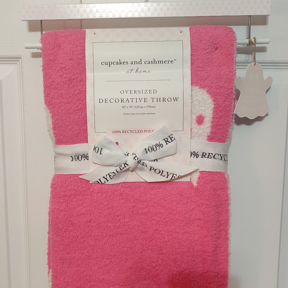 Pink ghost blanket viral tik tok throw cupcakes and cashmere halloween decor - Picture 3 of 7